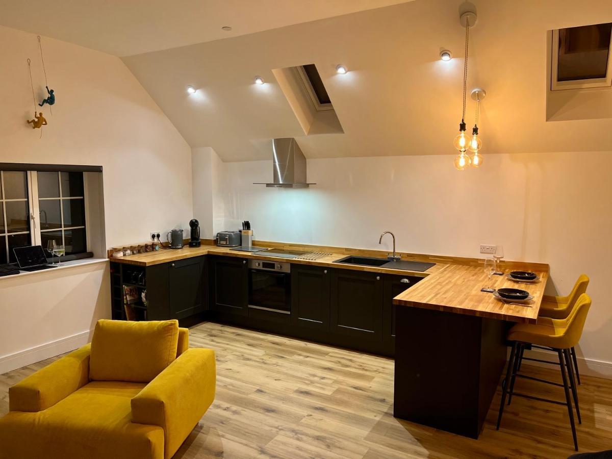 Apple Tree Apartment Hensol Exterior foto